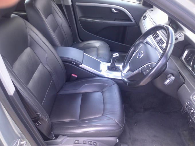 2025 Volvo V70