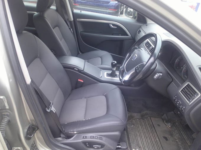 2025 Volvo V70