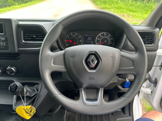 2025 Renault Master