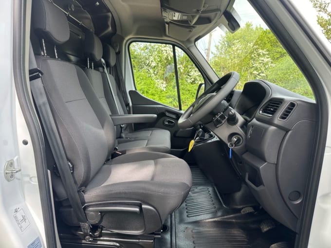 2025 Renault Master