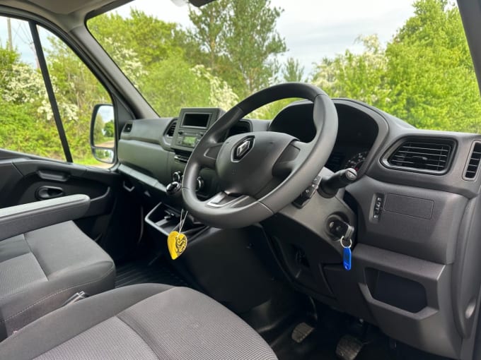 2025 Renault Master