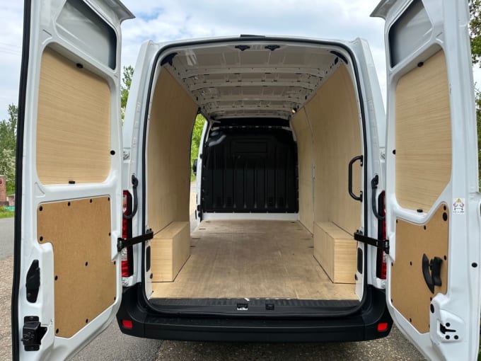 2025 Renault Master