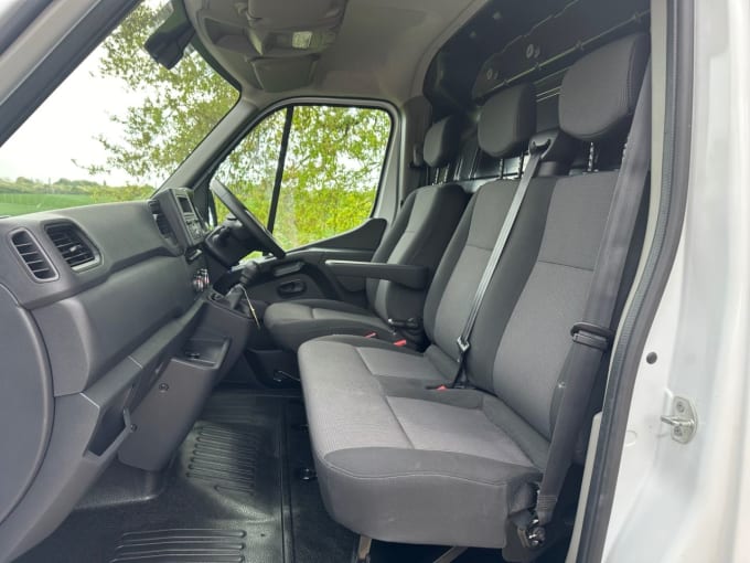 2025 Renault Master