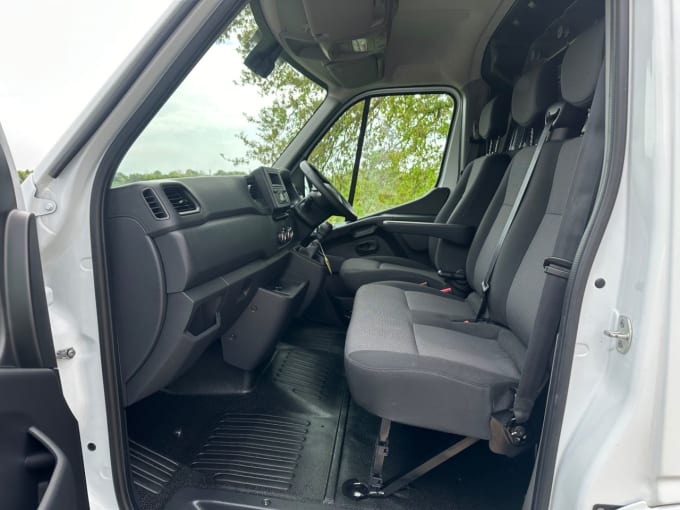 2025 Renault Master