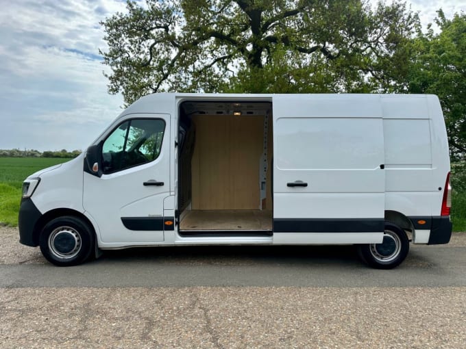 2025 Renault Master