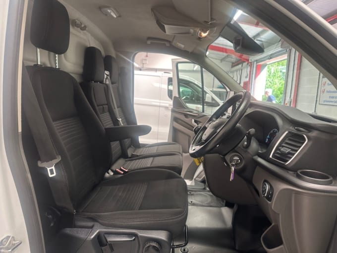 2025 Ford Transit Custom