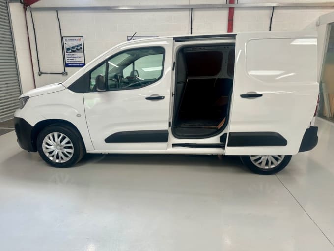 2025 Peugeot Partner