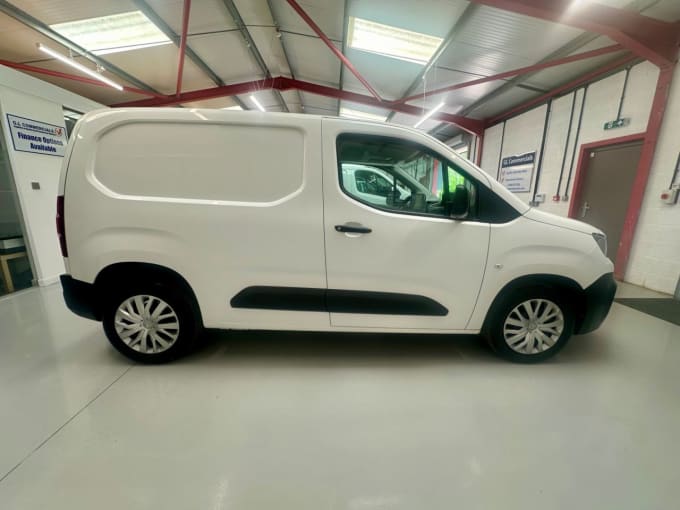 2025 Peugeot Partner