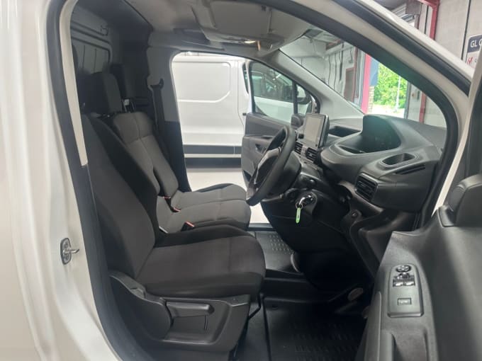 2025 Peugeot Partner