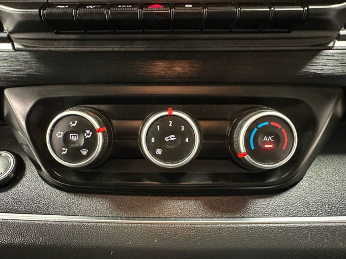 2025 Nissan Primastar
