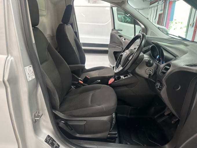 2025 Ford Transit Courier