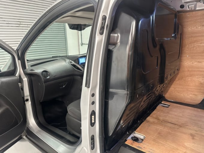 2025 Ford Transit Courier
