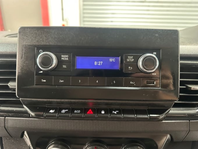 2025 Nissan Primastar