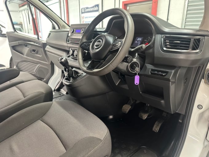 2025 Nissan Primastar
