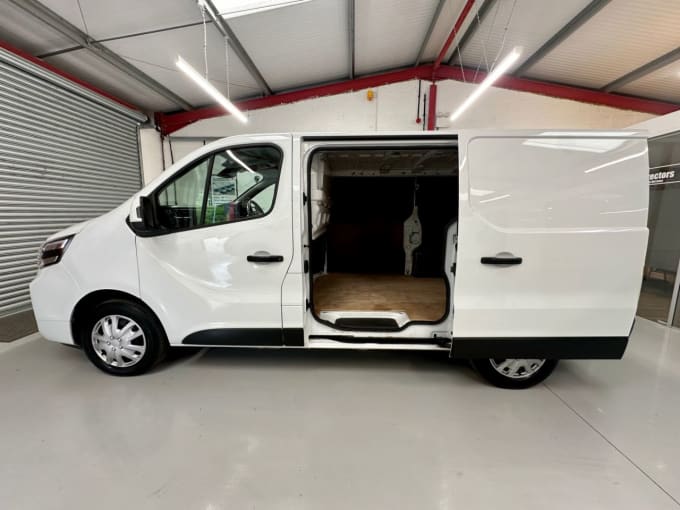 2025 Nissan Primastar