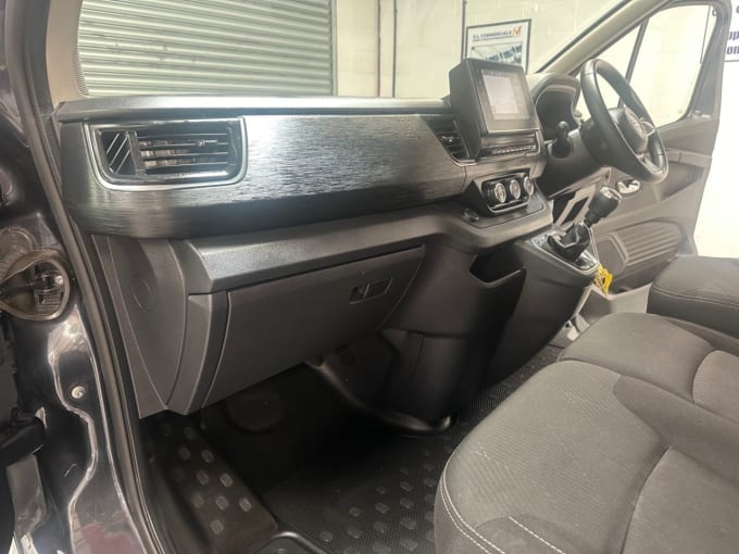 2025 Nissan Primastar