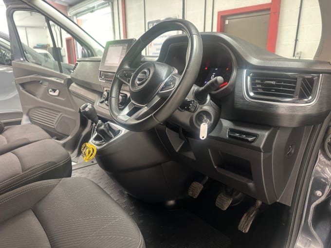2025 Nissan Primastar