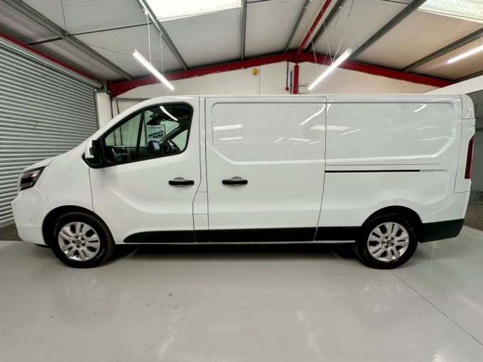 2025 Nissan Primastar