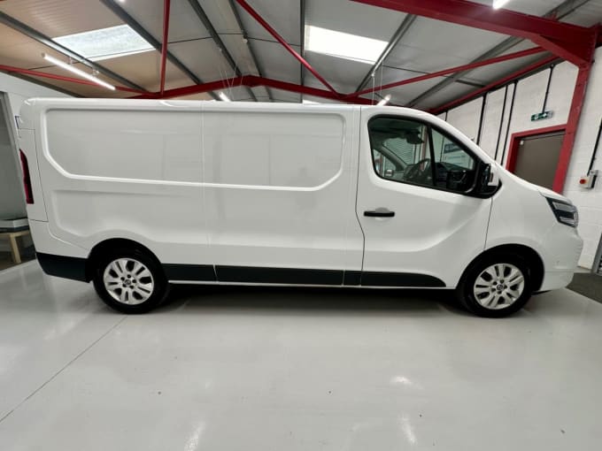 2025 Nissan Primastar