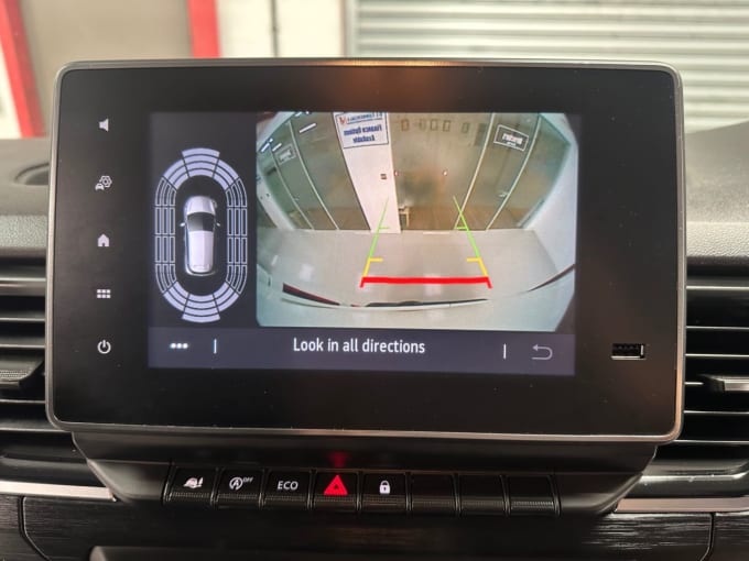 2025 Nissan Primastar