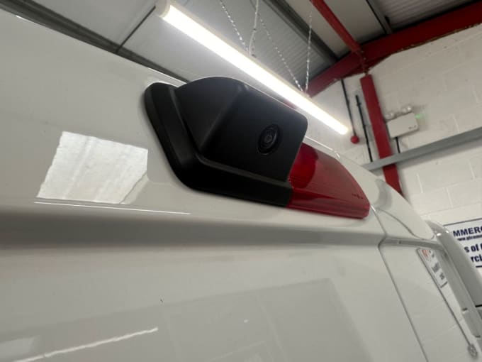 2025 Nissan Primastar
