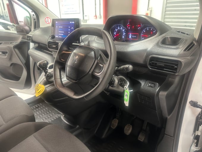 2025 Peugeot Partner