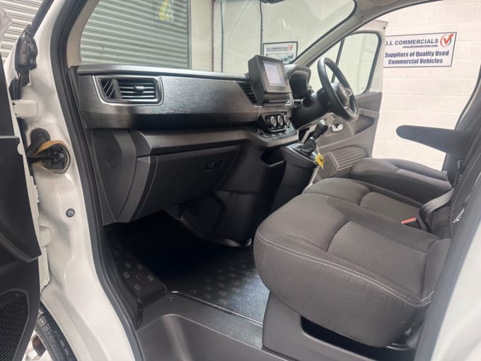 2025 Nissan Primastar