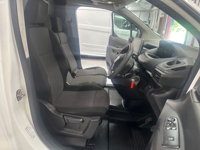 2025 Peugeot Partner
