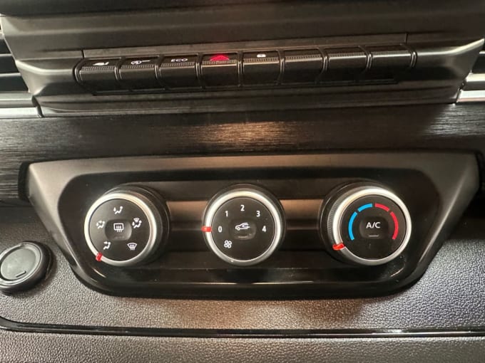 2025 Nissan Primastar