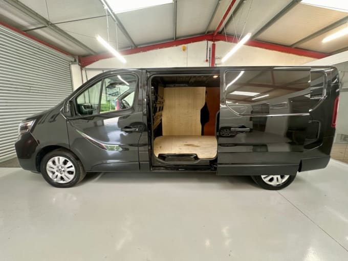 2025 Nissan Primastar