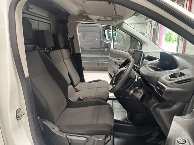 2025 Peugeot Partner