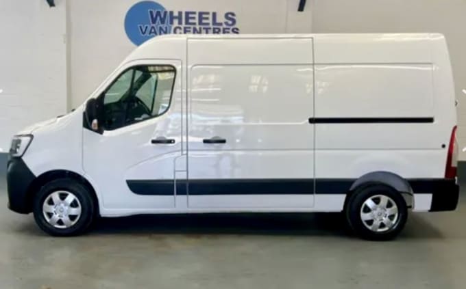 2025 Renault Master