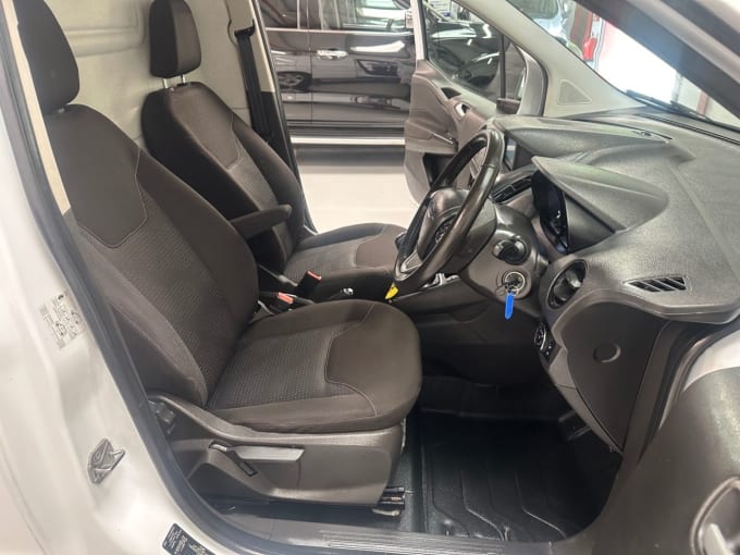 2025 Ford Transit Courier