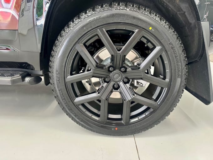 2025 Land Rover Defender