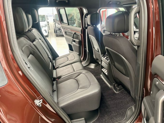2025 Land Rover Defender