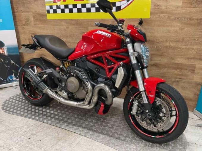 2014 Ducati M1200