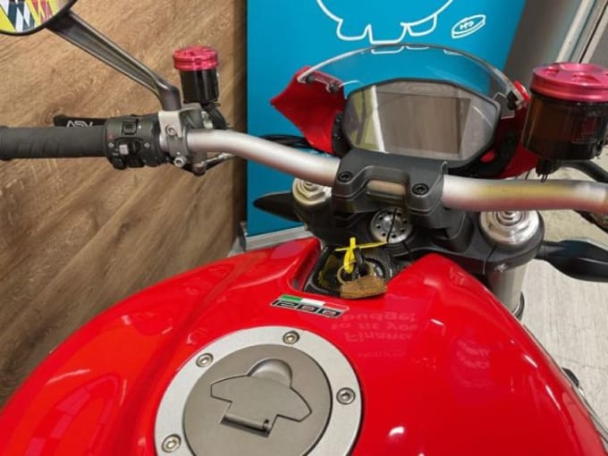 2014 Ducati M1200