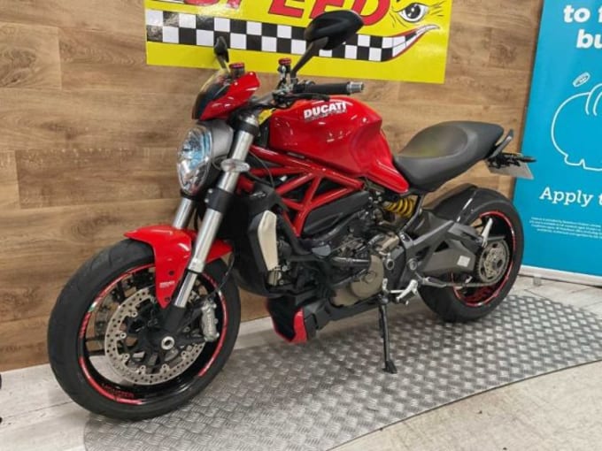 2014 Ducati M1200