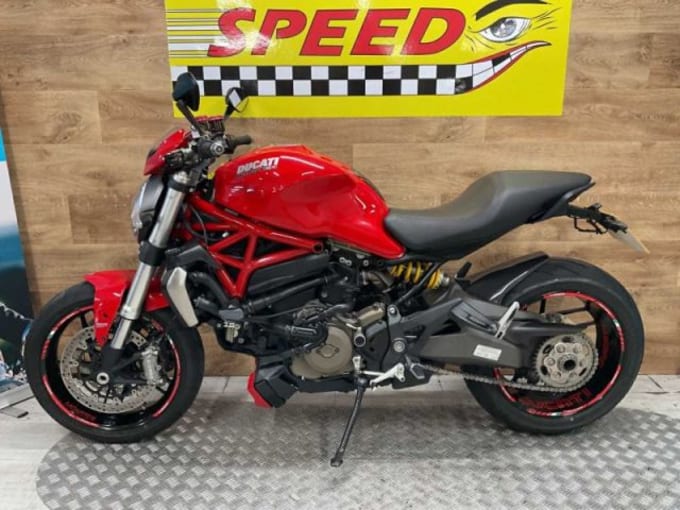 2014 Ducati M1200