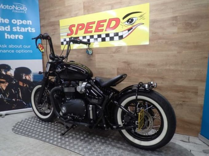 2025 Triumph Bonneville Bobber Black