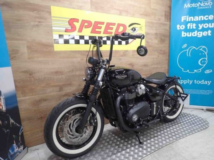 2025 Triumph Bonneville Bobber Black