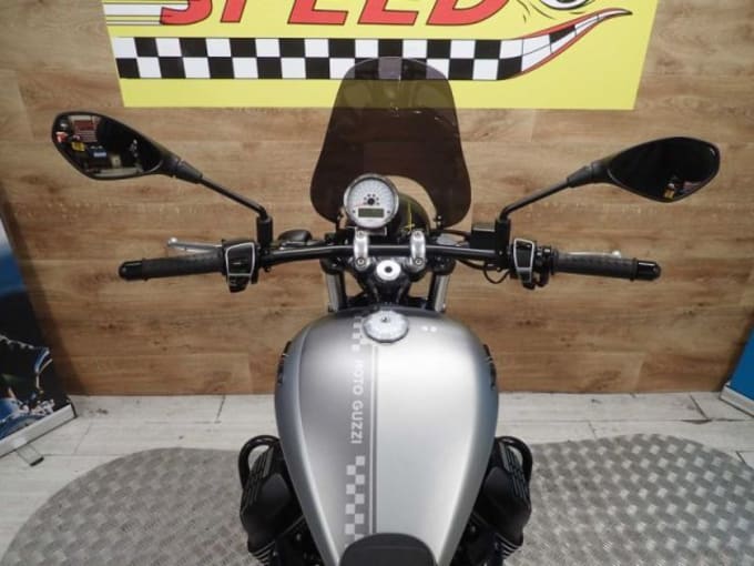 2025 Moto Guzzi V9 Bobber