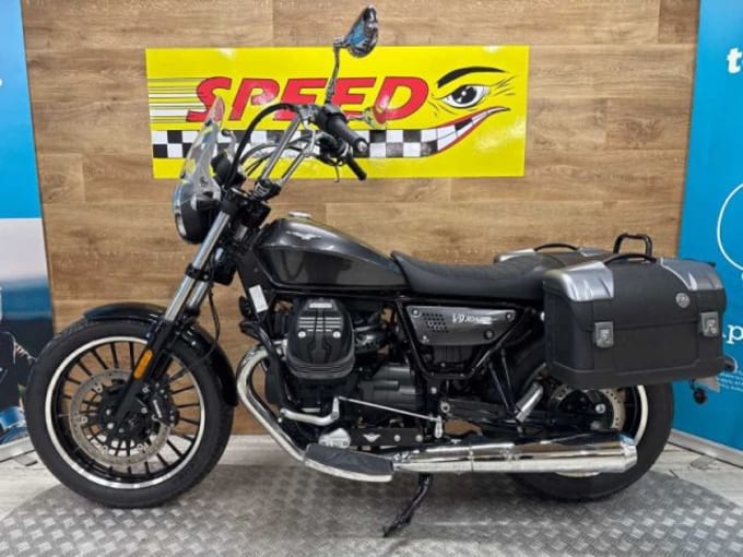 2025 Moto Guzzi V9 Roamer