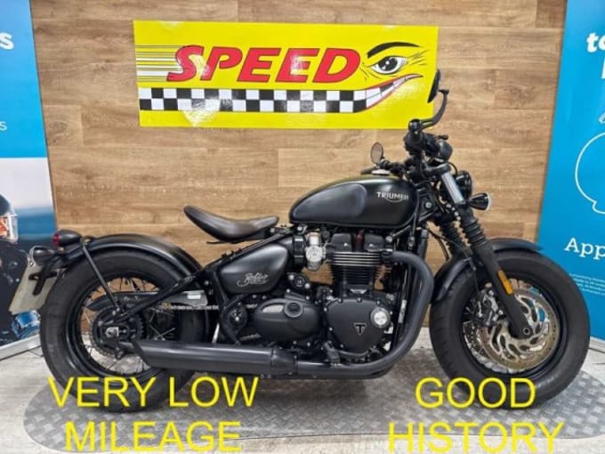 2025 Triumph Bonneville Bobber Black