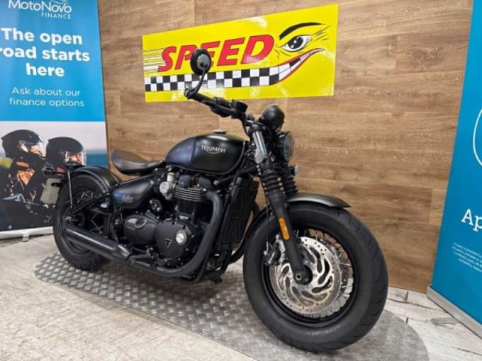 2025 Triumph Bonneville Bobber Black