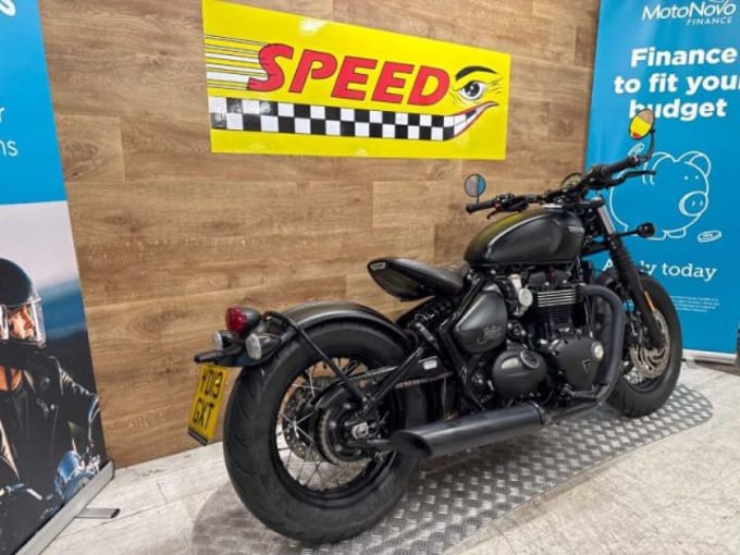 2025 Triumph Bonneville Bobber Black