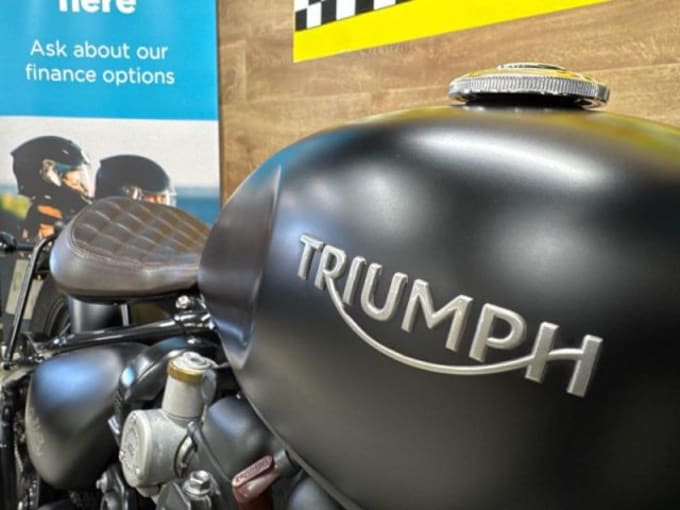 2025 Triumph Bonneville Bobber Black