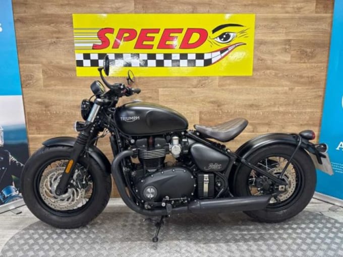 2025 Triumph Bonneville Bobber Black