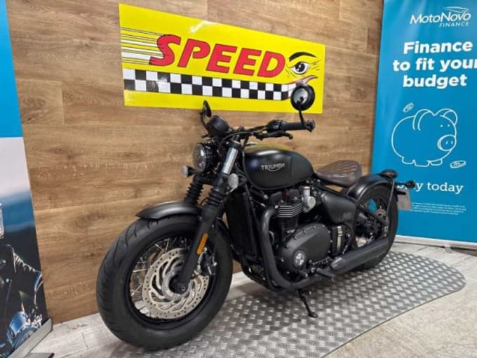 2025 Triumph Bonneville Bobber Black