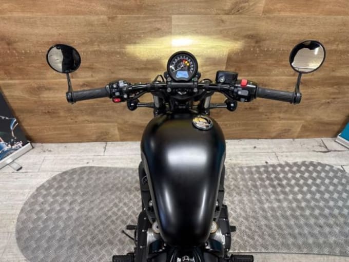 2025 Triumph Bonneville Bobber Black